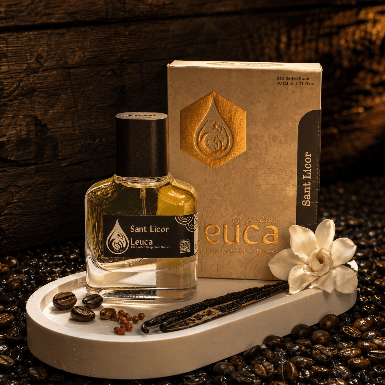 Botol dan kemasan parfum Leuca Sant Licor