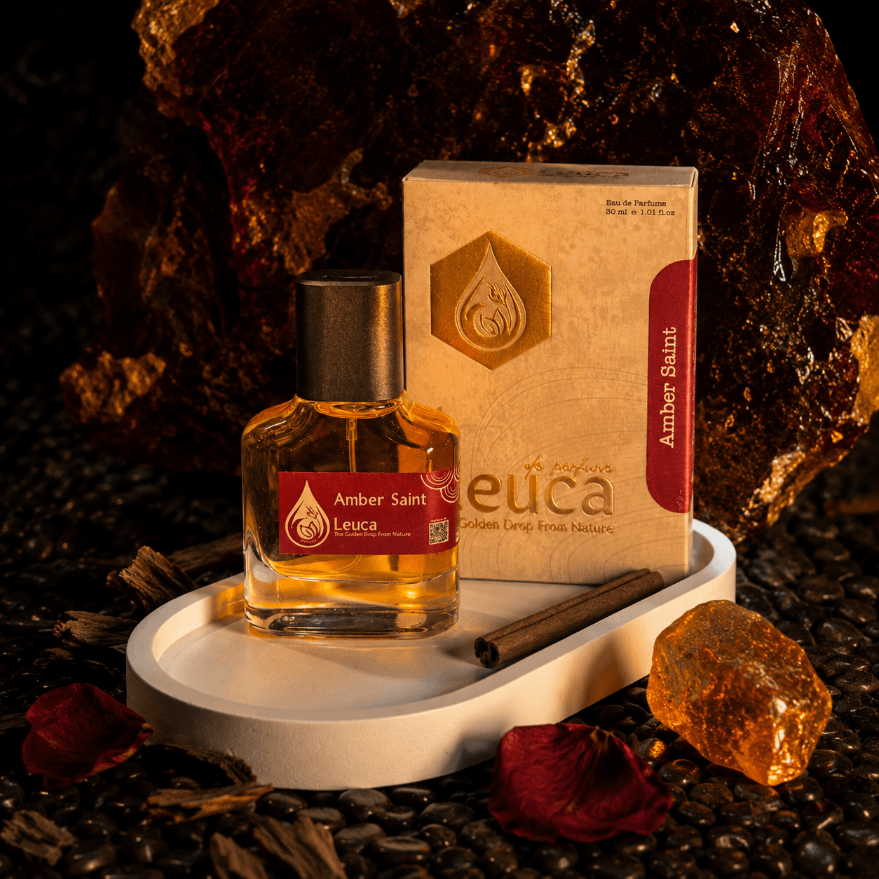 Botol dan kemasan parfum Leuca Amber Saint